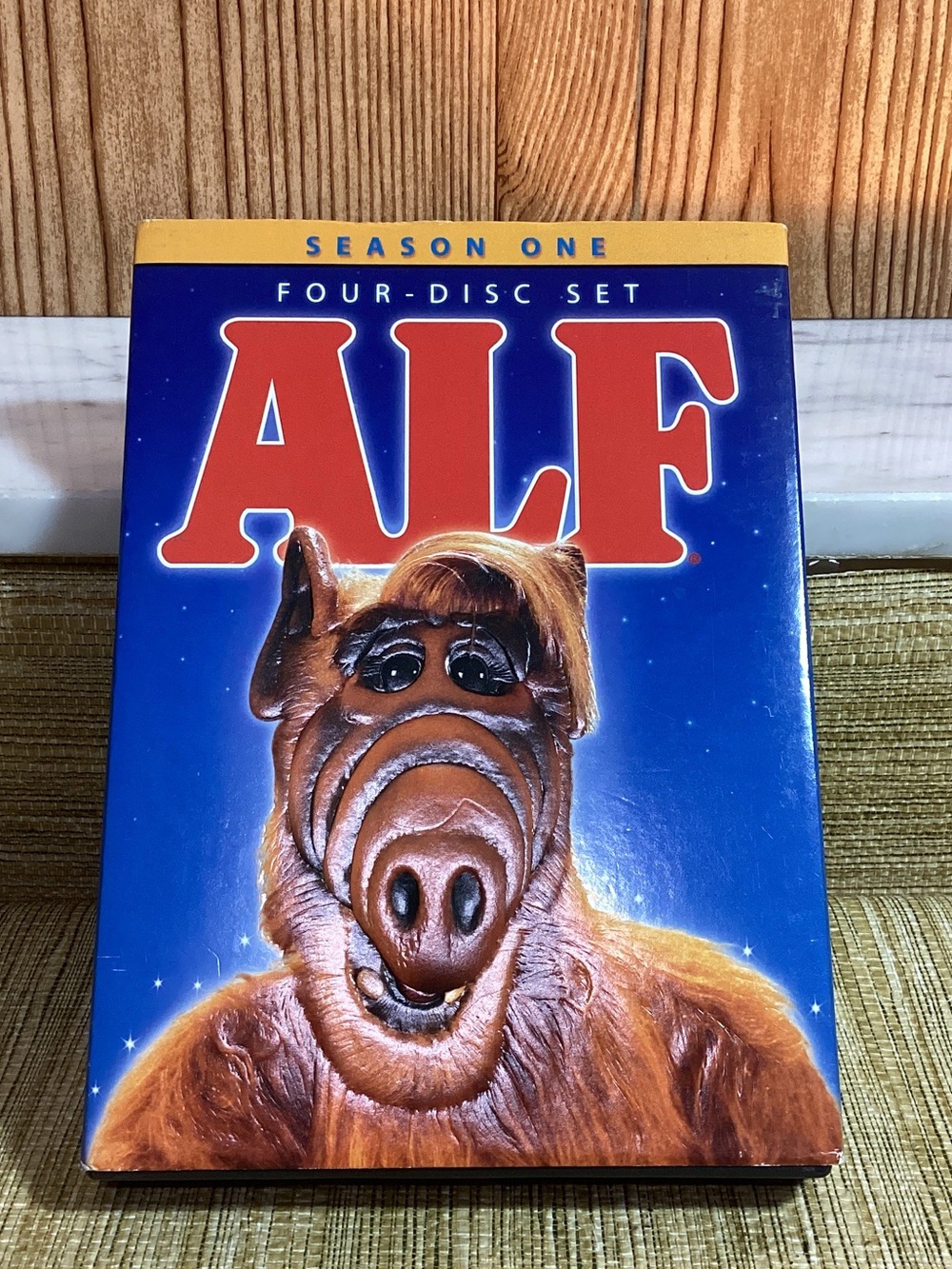 ALF Season One - Blue & Red Four-Disc DVD Set 1986 Humor